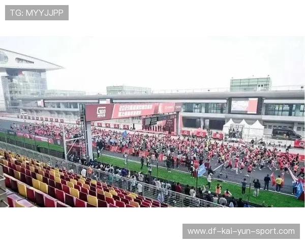 上赛场的清晨,为青春发令!高校接力登上F1赛道,点燃上海青春引擎 上赛场的清晨,为青春发令!高校接力登上F1赛道,点燃上海青春引擎